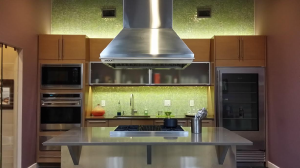 Distinctive Kitchens & Baths - Logo